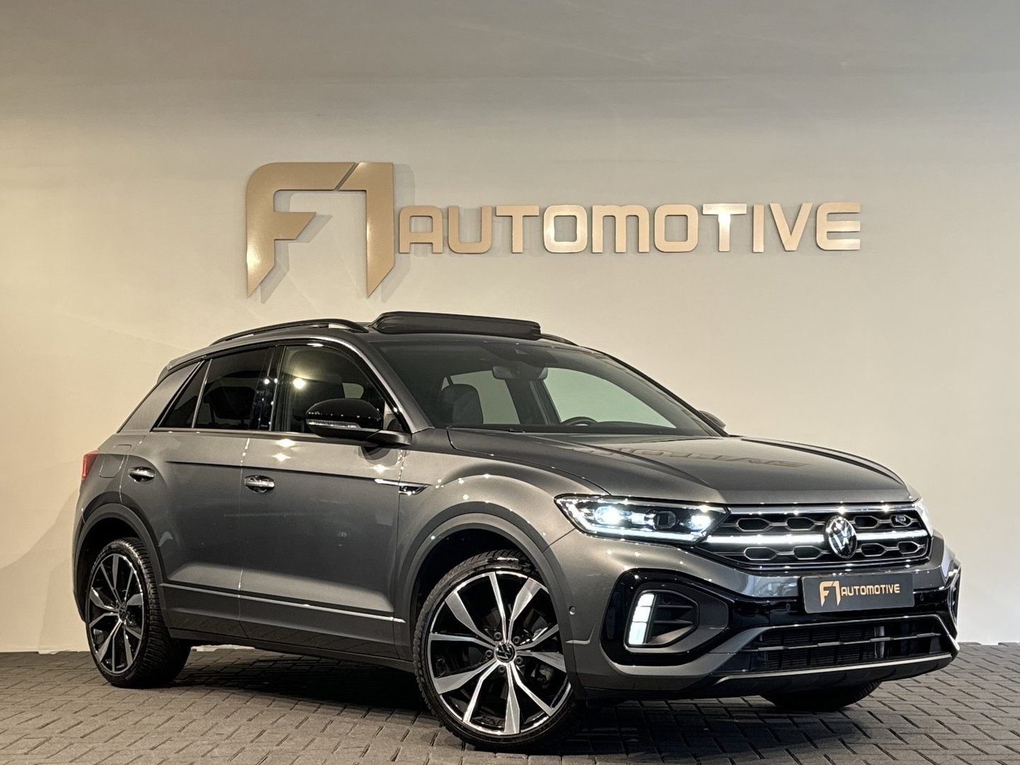 Volkswagen T-Roc 1.5 TSI Life Business Pano|Dodehoek|ACC|Memory|Keyless|Camera