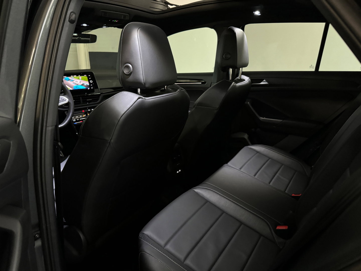 Volkswagen T-Roc 1.5 TSI Life Business Pano|Dodehoek|ACC|Memory|Keyless|Camera
