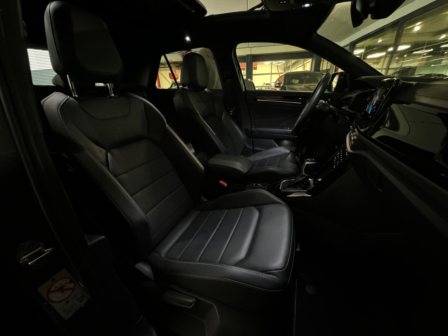 Volkswagen T-Roc 1.5 TSI Life Business Pano|Dodehoek|ACC|Memory|Keyless|Camera