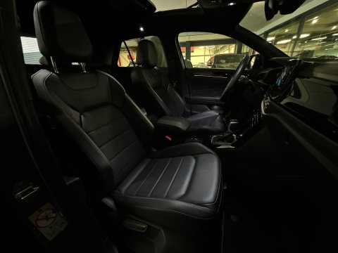 Volkswagen T-Roc 1.5 TSI Life Business Pano|Dodehoek|ACC|Memory|Keyless|Camera