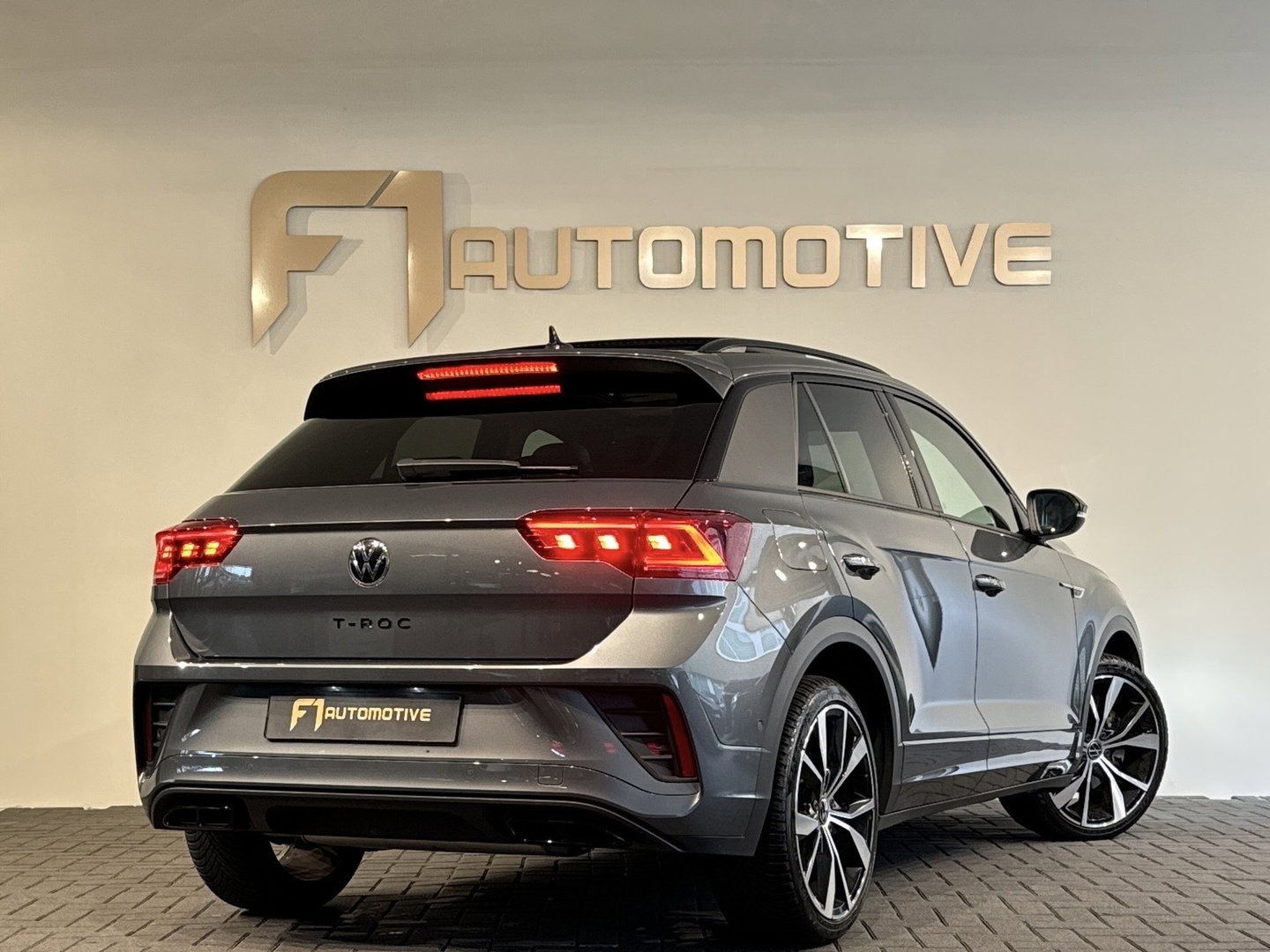 Volkswagen T-Roc 1.5 TSI Life Business Pano|Dodehoek|ACC|Memory|Keyless|Camera