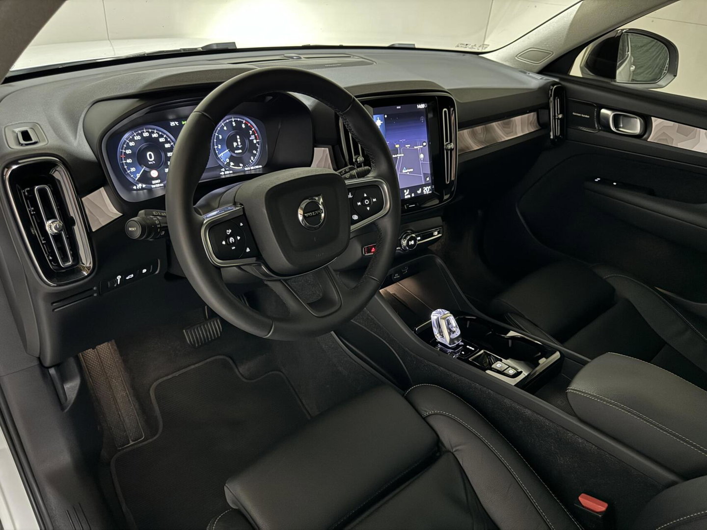 Volvo XC40 1.5 T5 Plug-in Hybrid Ultimate Dark Pano H/K 360° Memory Autopilot