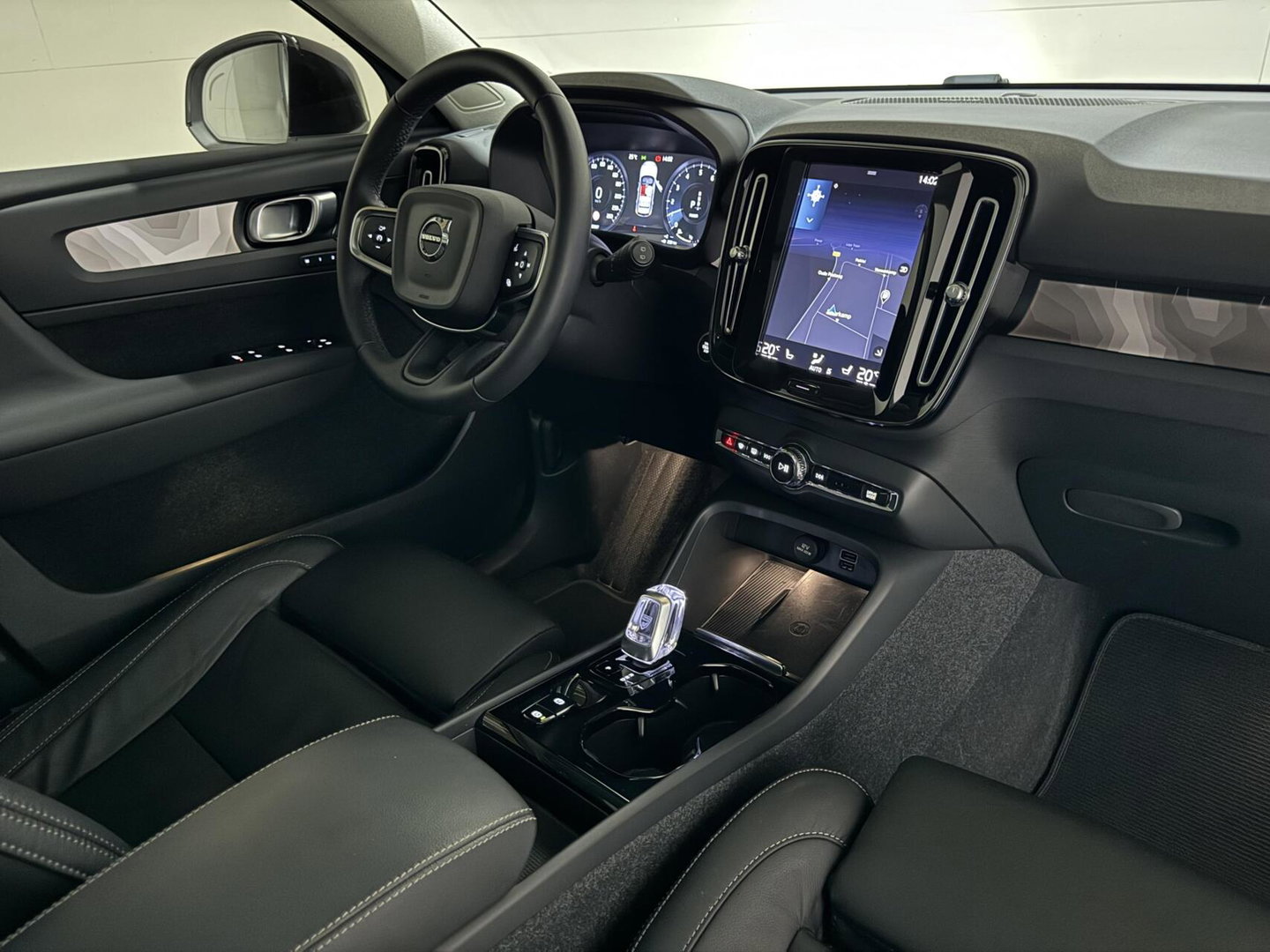 Volvo XC40 1.5 T5 Plug-in Hybrid Ultimate Dark Pano H/K 360° Memory Autopilot