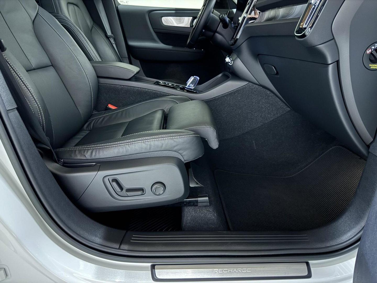 Volvo XC40 1.5 T5 Plug-in Hybrid Ultimate Dark Pano H/K 360° Memory Autopilot