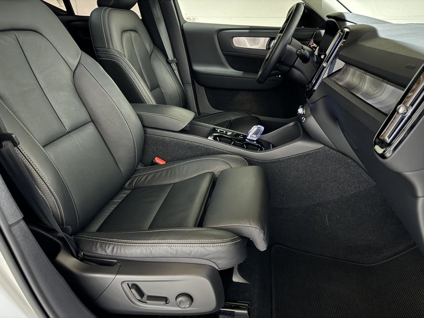 Volvo XC40 1.5 T5 Plug-in Hybrid Ultimate Dark Pano H/K 360° Memory Autopilot