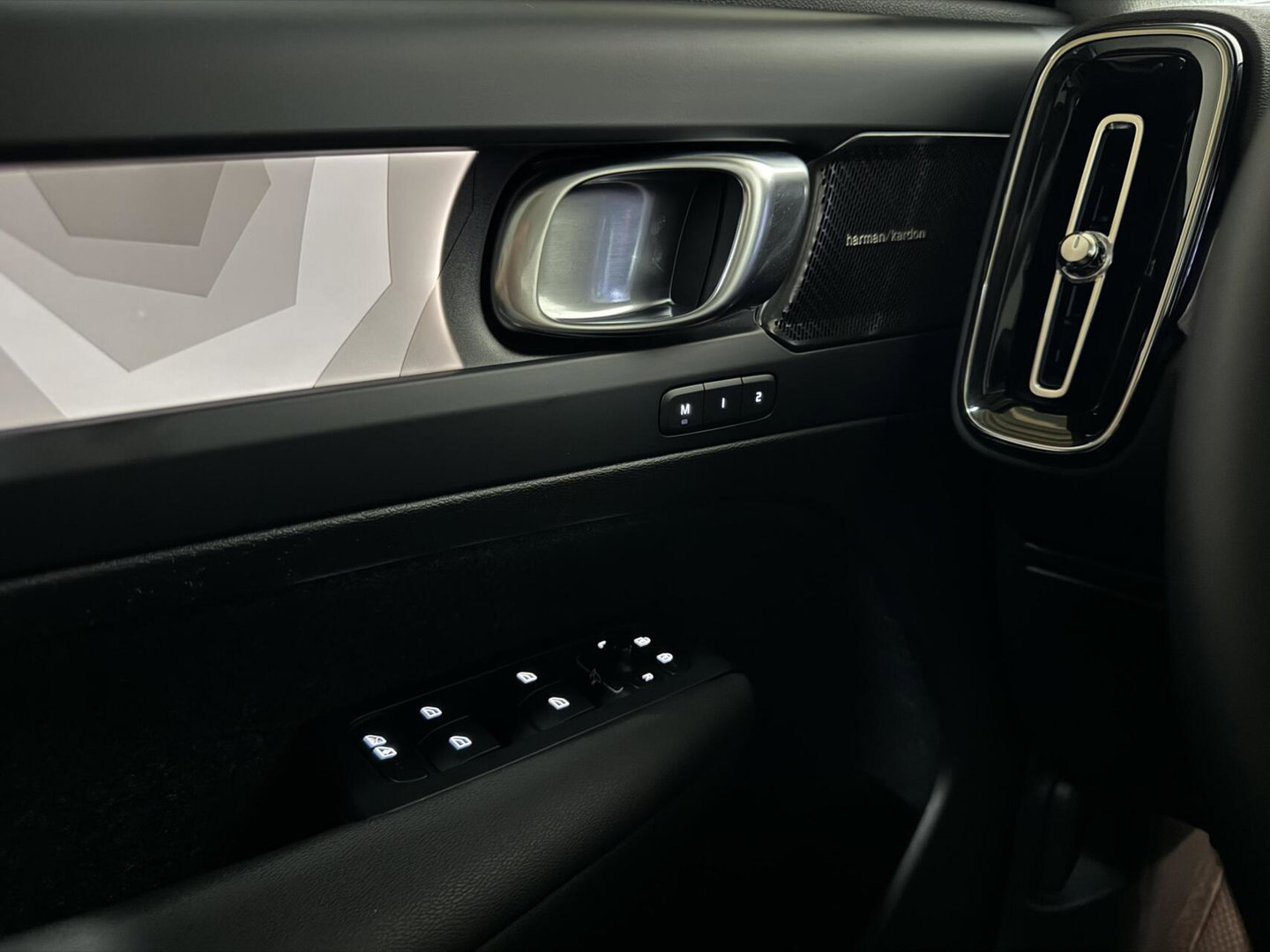 Volvo XC40 1.5 T5 Plug-in Hybrid Ultimate Dark Pano H/K 360° Memory Autopilot