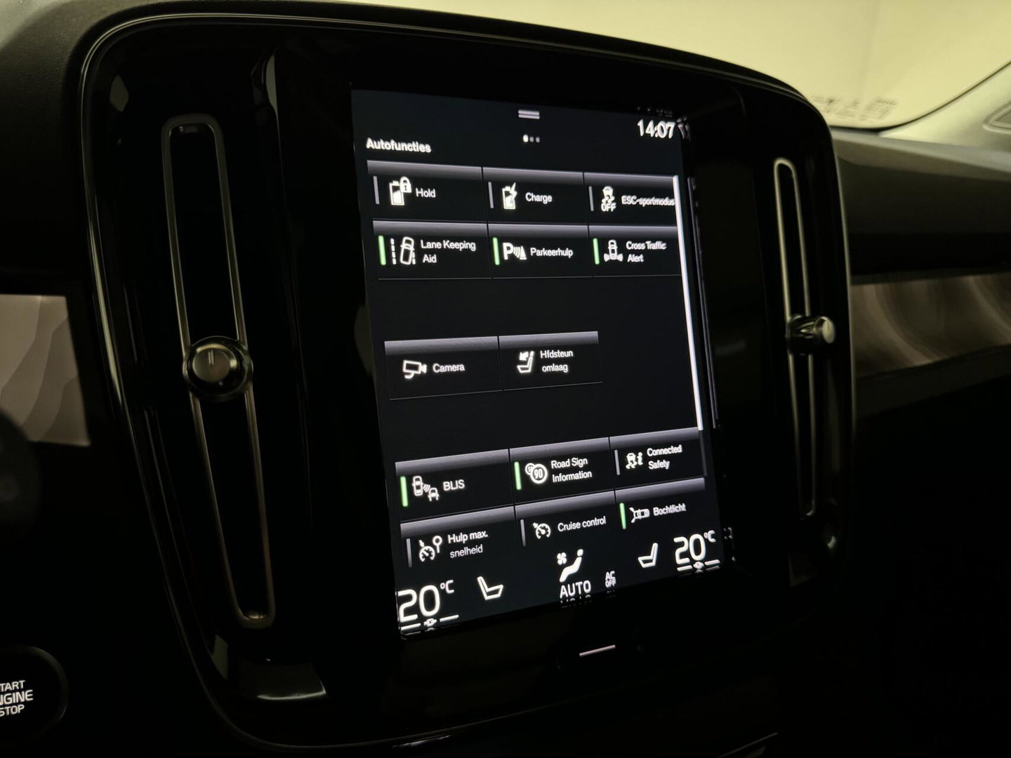 Volvo XC40 1.5 T5 Plug-in Hybrid Ultimate Dark Pano H/K 360° Memory Autopilot