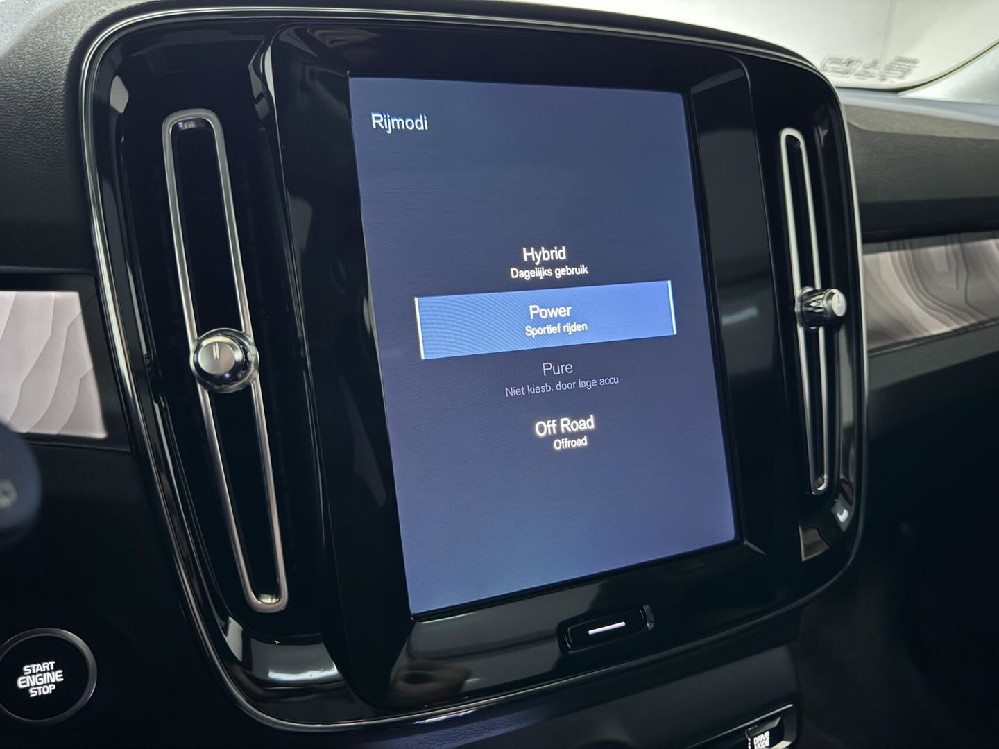 Volvo XC40 1.5 T5 Plug-in Hybrid Ultimate Dark Pano H/K 360° Memory Autopilot