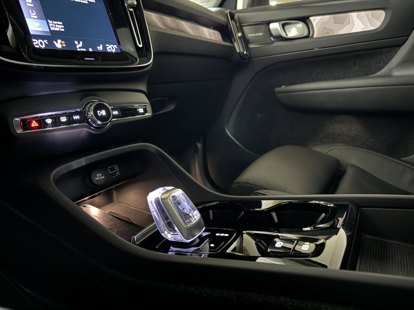 Volvo XC40 1.5 T5 Plug-in Hybrid Ultimate Dark Pano H/K 360° Memory Autopilot