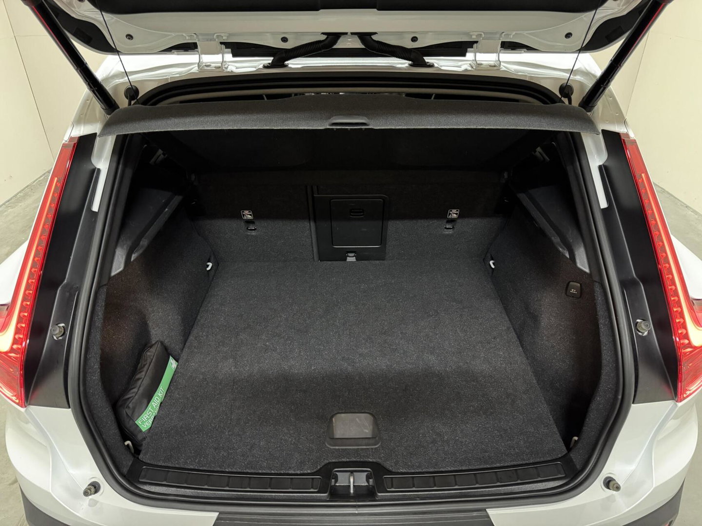 Volvo XC40 1.5 T5 Plug-in Hybrid Ultimate Dark Pano H/K 360° Memory Autopilot