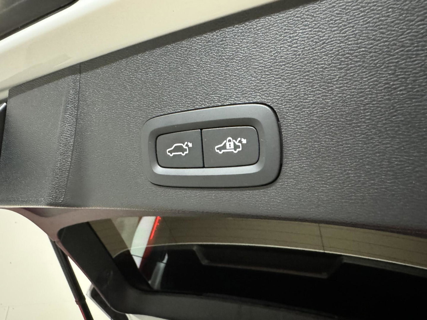 Volvo XC40 1.5 T5 Plug-in Hybrid Ultimate Dark Pano H/K 360° Memory Autopilot