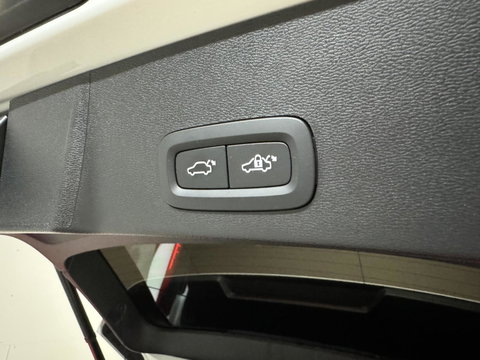 Volvo XC40 1.5 T5 Plug-in Hybrid Ultimate Dark Pano H/K 360° Memory Autopilot