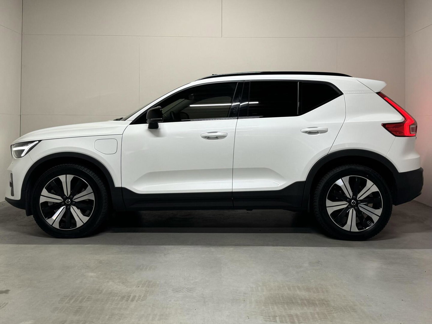 Volvo XC40 1.5 T5 Plug-in Hybrid Ultimate Dark Pano H/K 360° Memory Autopilot