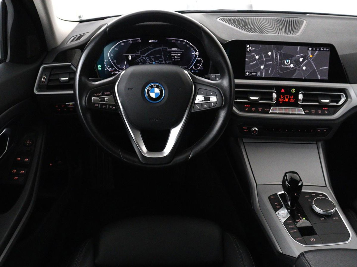 BMW 3 Serie Touring 320e Business Edition Plus | SOH 90% | Leder | Stoelverwarming | Carplay | Cruise control | Climate control | Elektrische achterklep | Park assist | PHEV