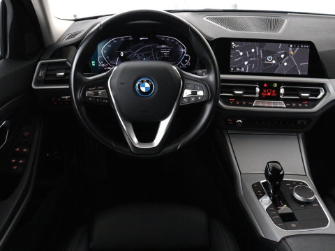 BMW 3 Serie Touring 320e Business Edition Plus | SOH 90% | Leder | Stoelverwarming | Carplay | Cruise control | Climate control | Elektrische achterklep | Park assist | PHEV