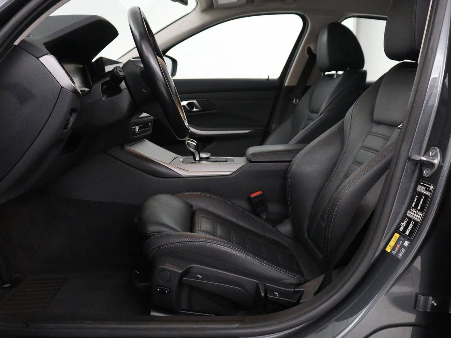 BMW 3 Serie Touring 320e Business Edition Plus | SOH 90% | Leder | Stoelverwarming | Carplay | Cruise control | Climate control | Elektrische achterklep | Park assist | PHEV