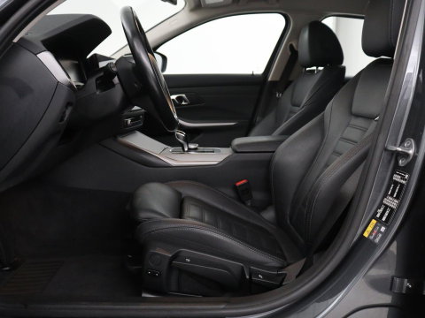 BMW 3 Serie Touring 320e Business Edition Plus | SOH 90% | Leder | Stoelverwarming | Carplay | Cruise control | Climate control | Elektrische achterklep | Park assist | PHEV