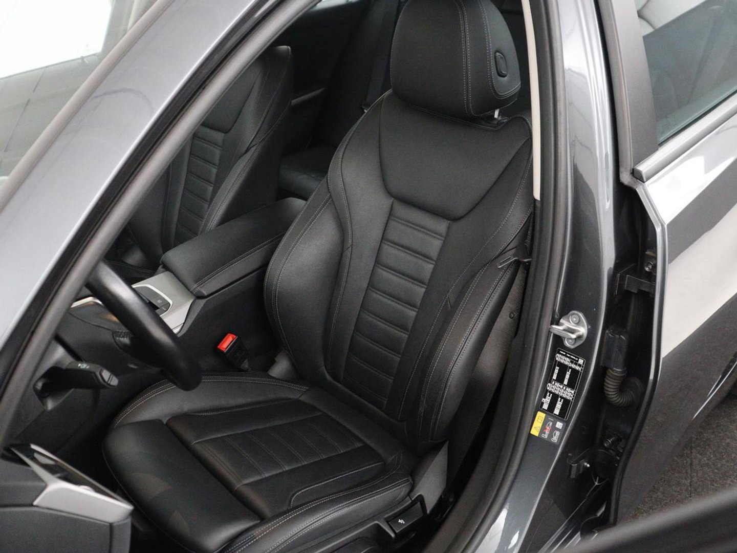 BMW 3 Serie Touring 320e Business Edition Plus | SOH 90% | Leder | Stoelverwarming | Carplay | Cruise control | Climate control | Elektrische achterklep | Park assist | PHEV