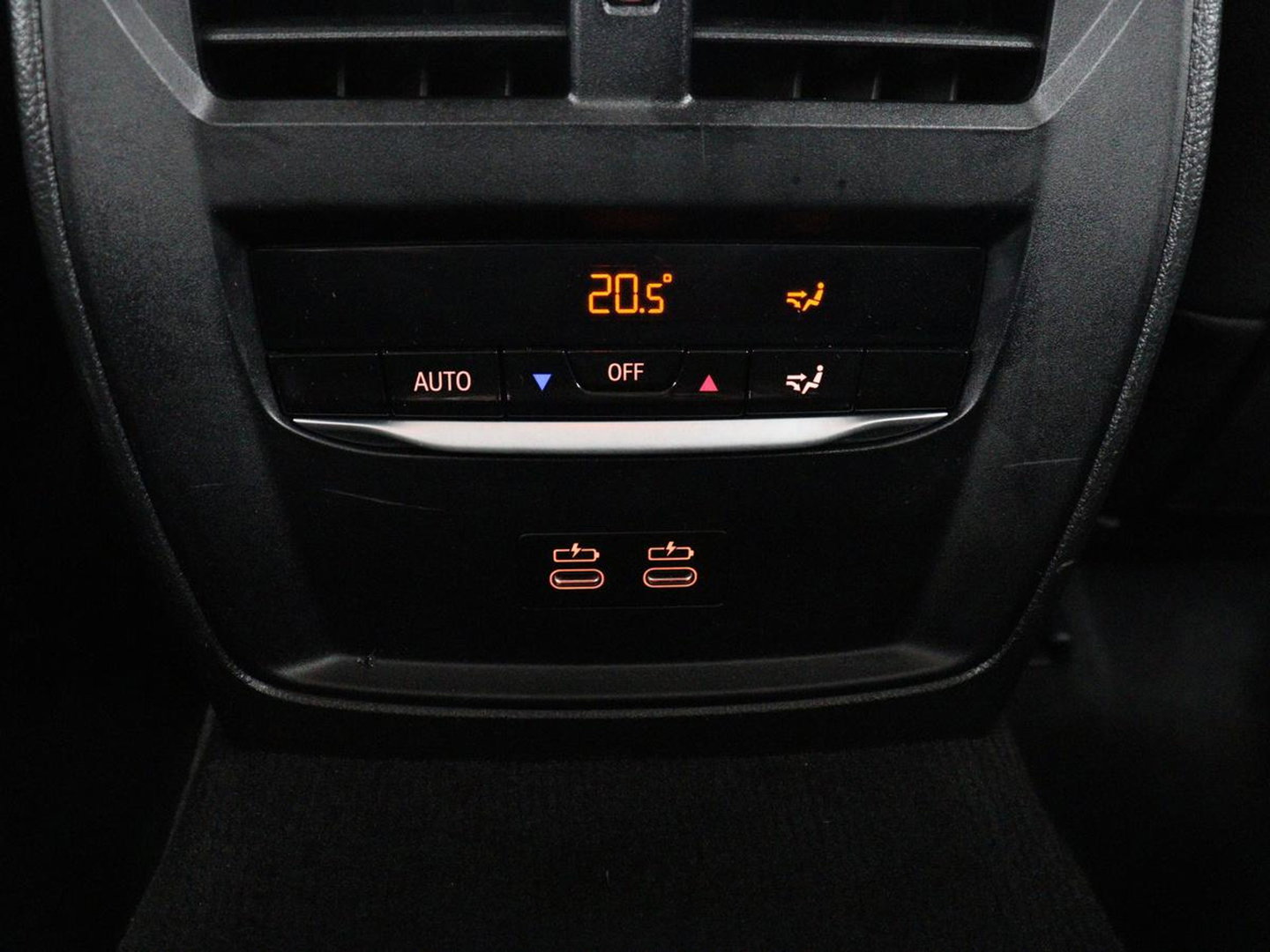 BMW 3 Serie Touring 320e Business Edition Plus | SOH 90% | Leder | Stoelverwarming | Carplay | Cruise control | Climate control | Elektrische achterklep | Park assist | PHEV