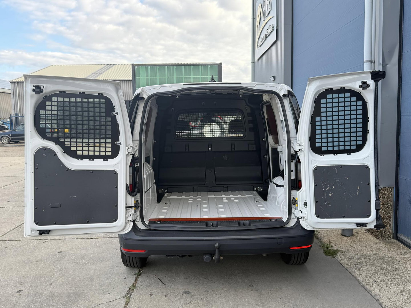 Volkswagen Caddy Cargo 2.0 TDI Economy Business AIRCO / CRUISE CONTROLE / N.A.P / TREKHAAK / EURO 6