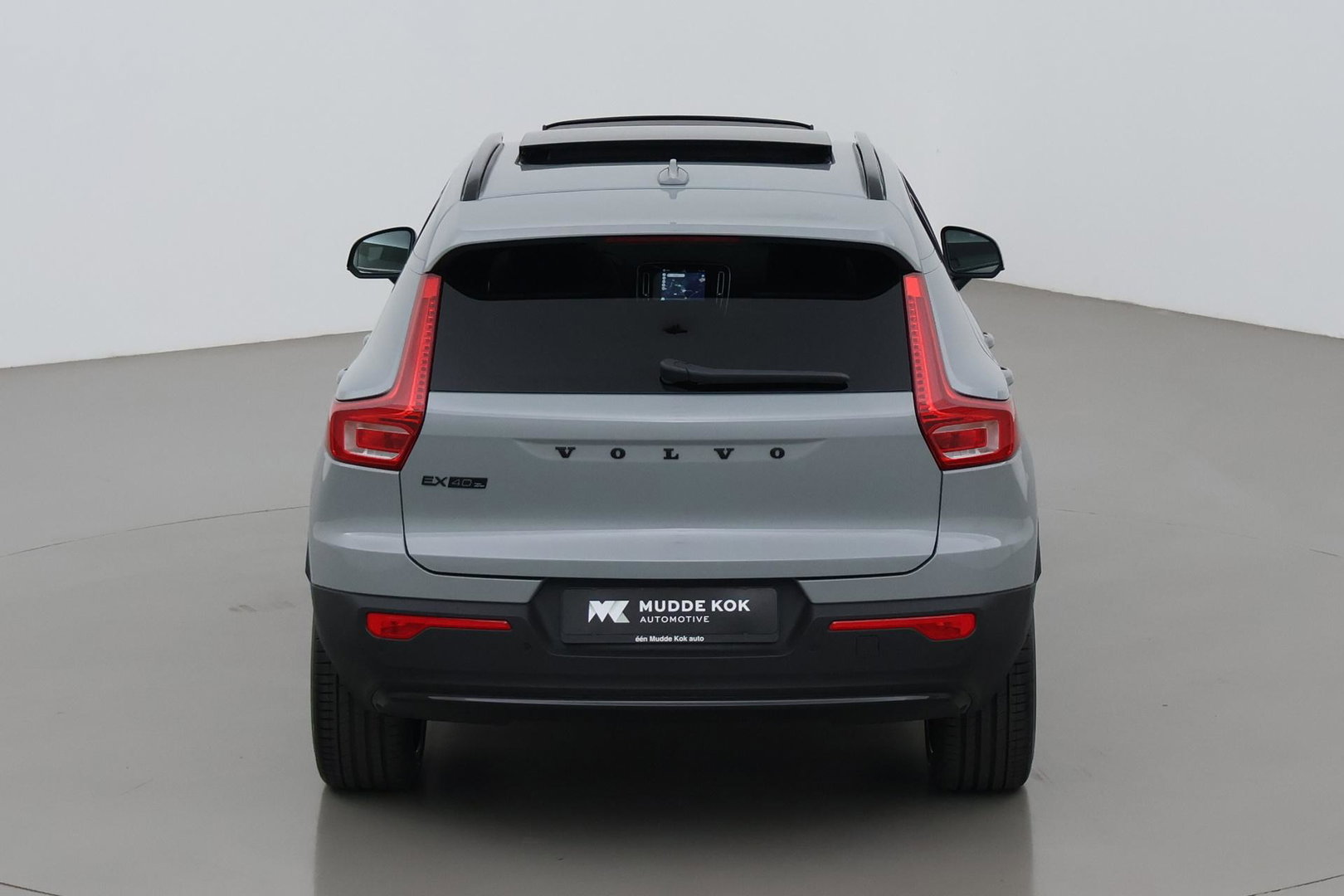 Volvo EX40 Twin Motor Plus Black Edition 82 kWh | ACC | Panoramadak | 360° Camera | Harman/Kardon | Stoel+Stuurverwarming | 20 Inch