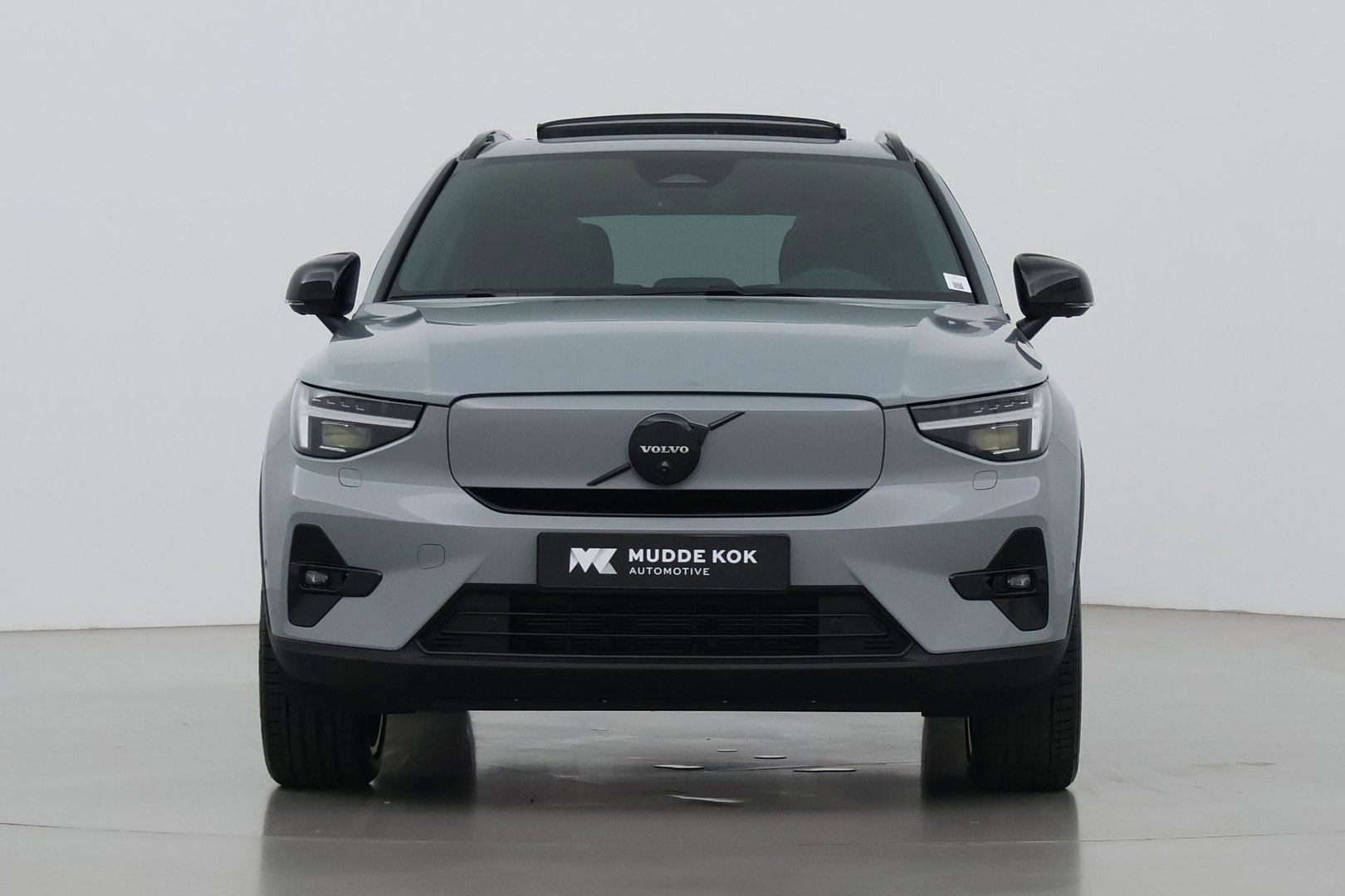 Volvo EX40 Twin Motor Plus Black Edition 82 kWh | ACC | Panoramadak | 360° Camera | Harman/Kardon | Stoel+Stuurverwarming | 20 Inch