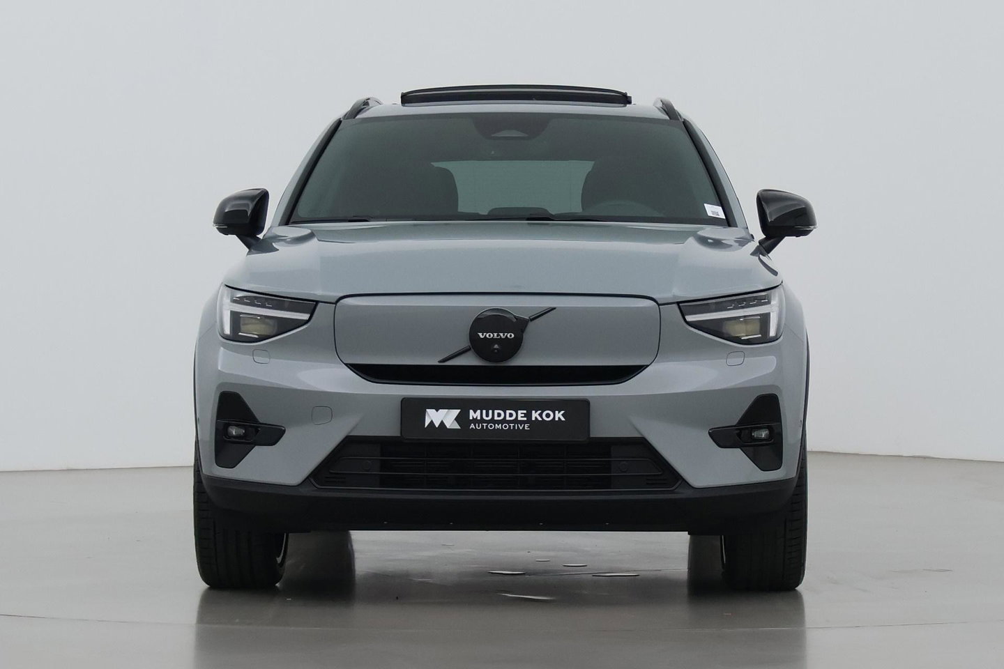 Volvo EX40 Twin Motor Plus Black Edition 82 kWh | ACC | Panoramadak | 360° Camera | Harman/Kardon | Stoel+Stuurverwarming | 20 Inch