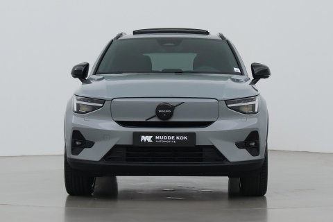Volvo EX40 Twin Motor Plus Black Edition 82 kWh | ACC | Panoramadak | 360° Camera | Harman/Kardon | Stoel+Stuurverwarming | 20 Inch
