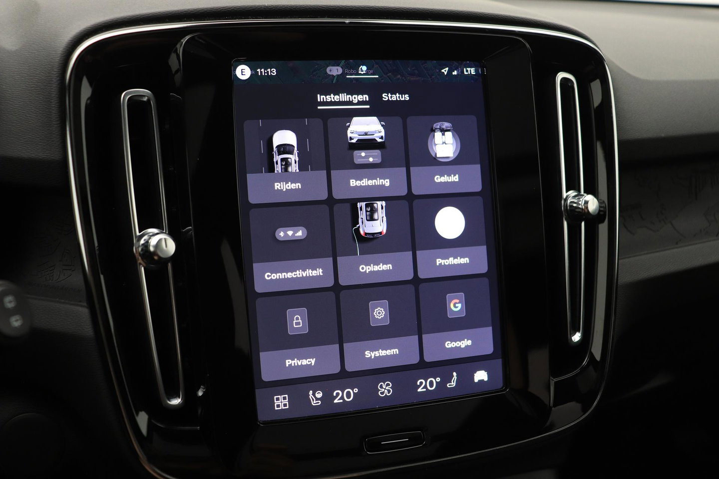 Volvo EX40 Twin Motor Plus Black Edition 82 kWh | ACC | Panoramadak | 360° Camera | Harman/Kardon | Stoel+Stuurverwarming | 20 Inch