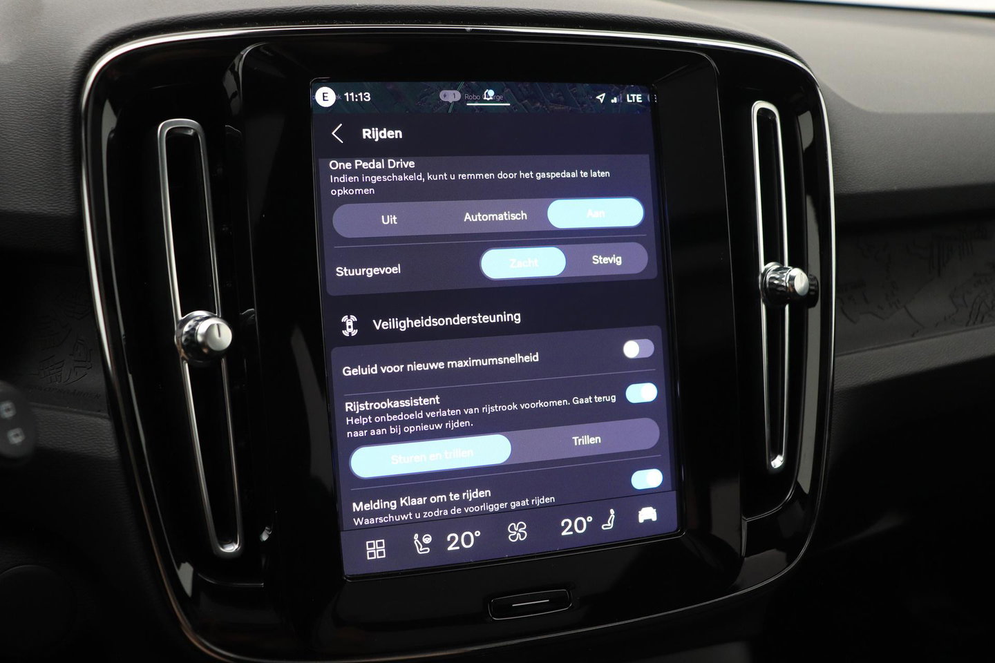 Volvo EX40 Twin Motor Plus Black Edition 82 kWh | ACC | Panoramadak | 360° Camera | Harman/Kardon | Stoel+Stuurverwarming | 20 Inch