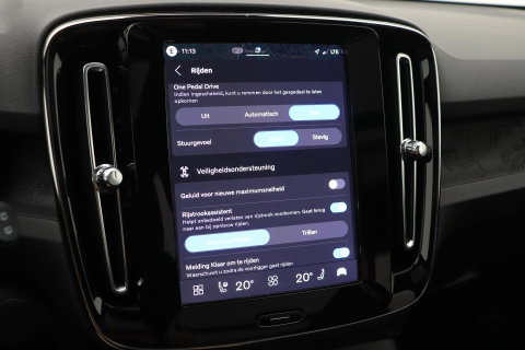 Volvo EX40 Twin Motor Plus Black Edition 82 kWh | ACC | Panoramadak | 360° Camera | Harman/Kardon | Stoel+Stuurverwarming | 20 Inch