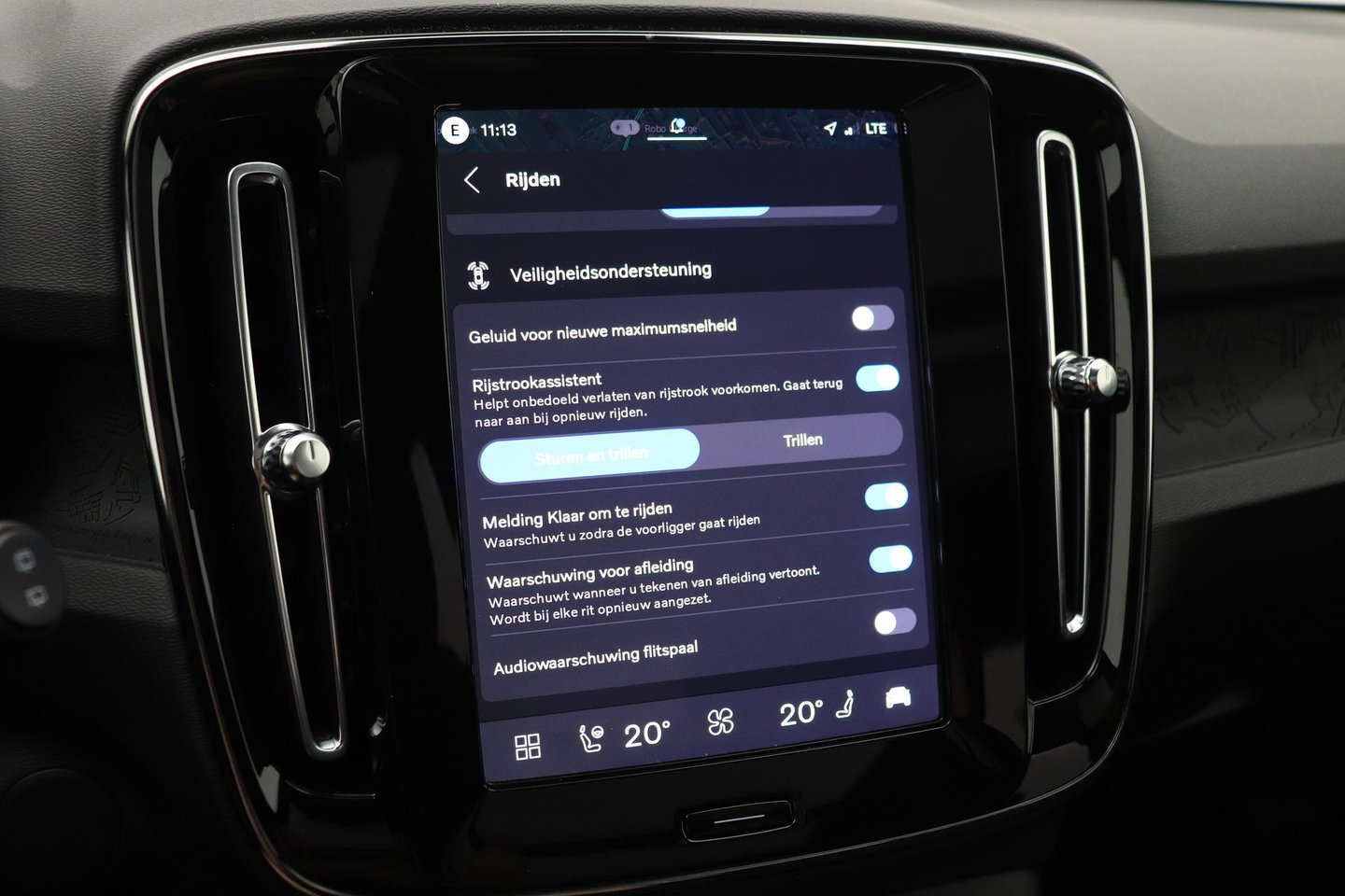 Volvo EX40 Twin Motor Plus Black Edition 82 kWh | ACC | Panoramadak | 360° Camera | Harman/Kardon | Stoel+Stuurverwarming | 20 Inch