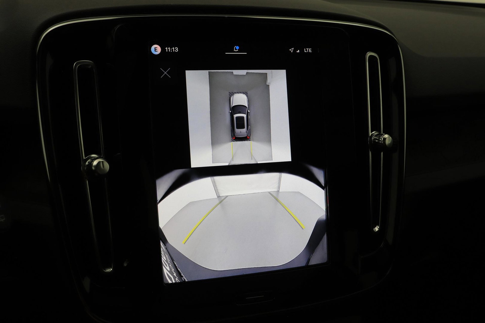 Volvo EX40 Twin Motor Plus Black Edition 82 kWh | ACC | Panoramadak | 360° Camera | Harman/Kardon | Stoel+Stuurverwarming | 20 Inch
