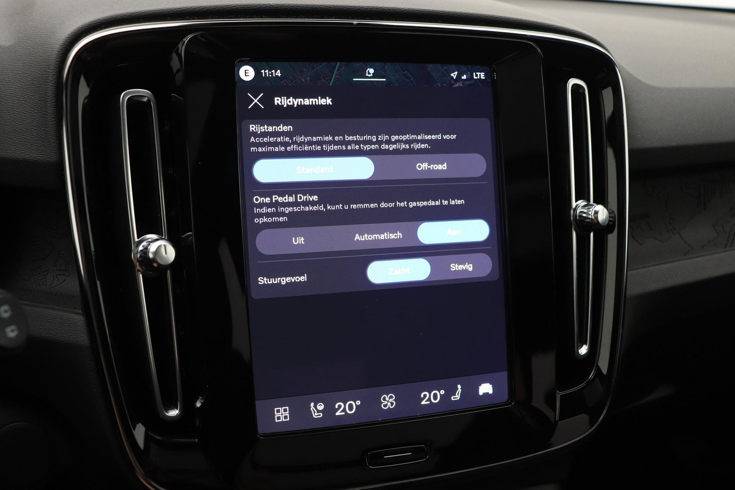 Volvo EX40 Twin Motor Plus Black Edition 82 kWh | ACC | Panoramadak | 360° Camera | Harman/Kardon | Stoel+Stuurverwarming | 20 Inch