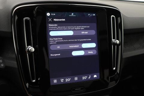 Volvo EX40 Twin Motor Plus Black Edition 82 kWh | ACC | Panoramadak | 360° Camera | Harman/Kardon | Stoel+Stuurverwarming | 20 Inch