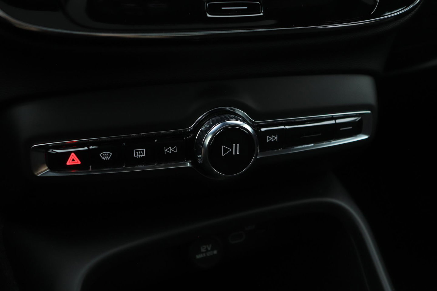 Volvo EX40 Twin Motor Plus Black Edition 82 kWh | ACC | Panoramadak | 360° Camera | Harman/Kardon | Stoel+Stuurverwarming | 20 Inch