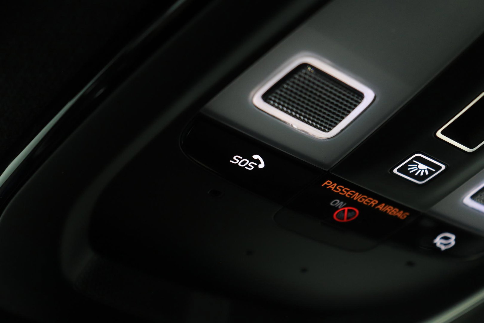 Volvo EX40 Twin Motor Plus Black Edition 82 kWh | ACC | Panoramadak | 360° Camera | Harman/Kardon | Stoel+Stuurverwarming | 20 Inch