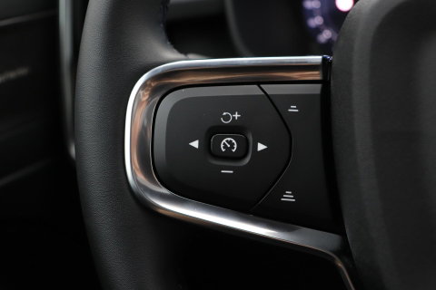 Volvo EX40 Twin Motor Plus Black Edition 82 kWh | ACC | Panoramadak | 360° Camera | Harman/Kardon | Stoel+Stuurverwarming | 20 Inch