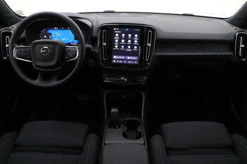 Volvo EX40 Twin Motor Plus Black Edition 82 kWh | ACC | Panoramadak | 360° Camera | Harman/Kardon | Stoel+Stuurverwarming | 20 Inch