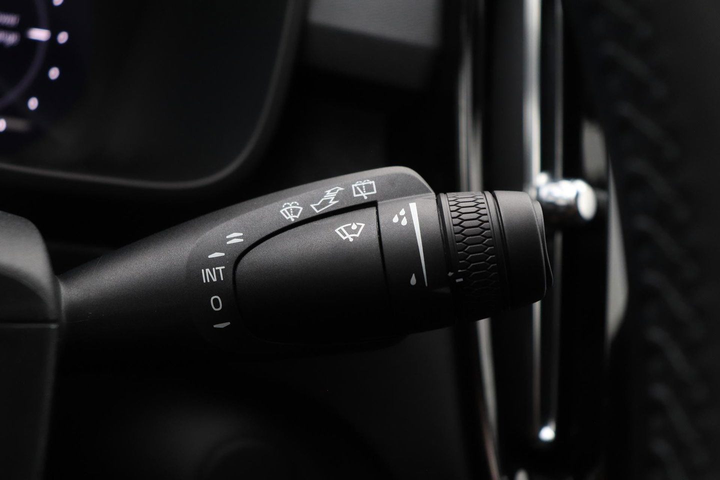Volvo EX40 Twin Motor Plus Black Edition 82 kWh | ACC | Panoramadak | 360° Camera | Harman/Kardon | Stoel+Stuurverwarming | 20 Inch