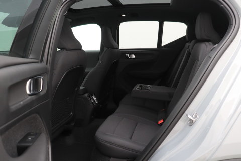 Volvo EX40 Twin Motor Plus Black Edition 82 kWh | ACC | Panoramadak | 360° Camera | Harman/Kardon | Stoel+Stuurverwarming | 20 Inch