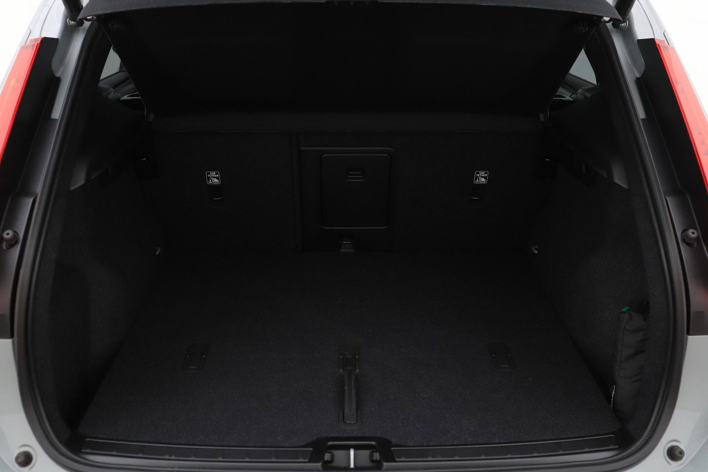 Volvo EX40 Twin Motor Plus Black Edition 82 kWh | ACC | Panoramadak | 360° Camera | Harman/Kardon | Stoel+Stuurverwarming | 20 Inch