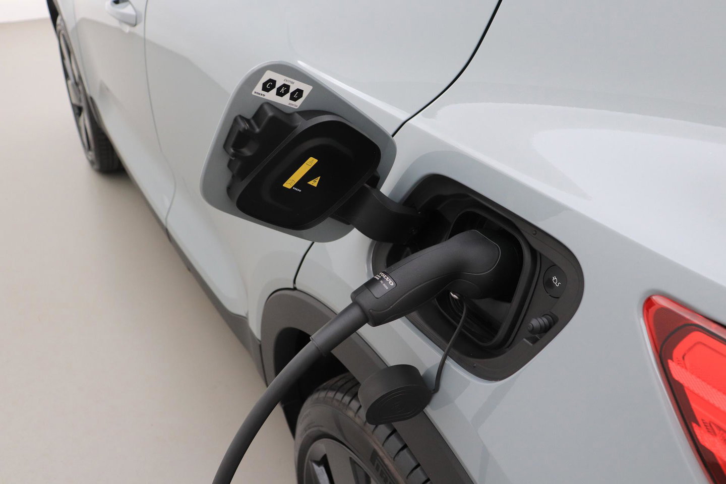 Volvo EX40 Twin Motor Plus Black Edition 82 kWh | ACC | Panoramadak | 360° Camera | Harman/Kardon | Stoel+Stuurverwarming | 20 Inch