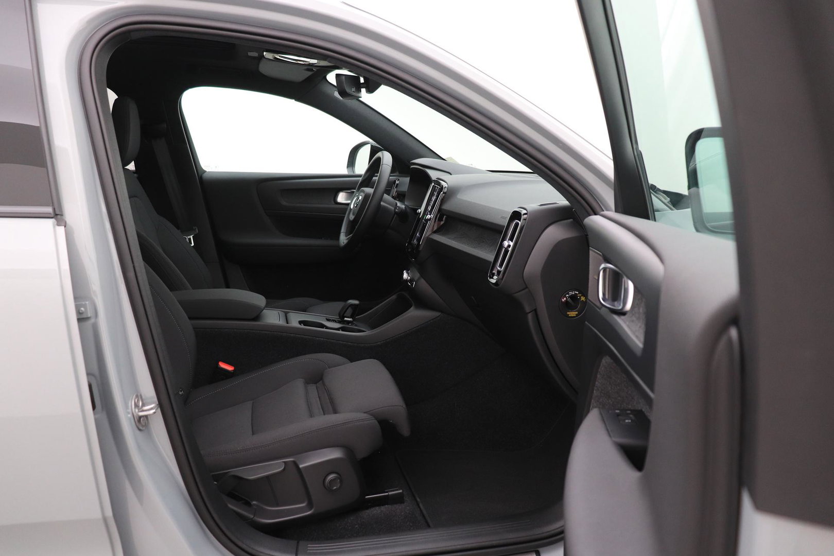 Volvo EX40 Twin Motor Plus Black Edition 82 kWh | ACC | Panoramadak | 360° Camera | Harman/Kardon | Stoel+Stuurverwarming | 20 Inch