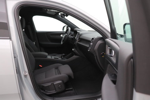 Volvo EX40 Twin Motor Plus Black Edition 82 kWh | ACC | Panoramadak | 360° Camera | Harman/Kardon | Stoel+Stuurverwarming | 20 Inch