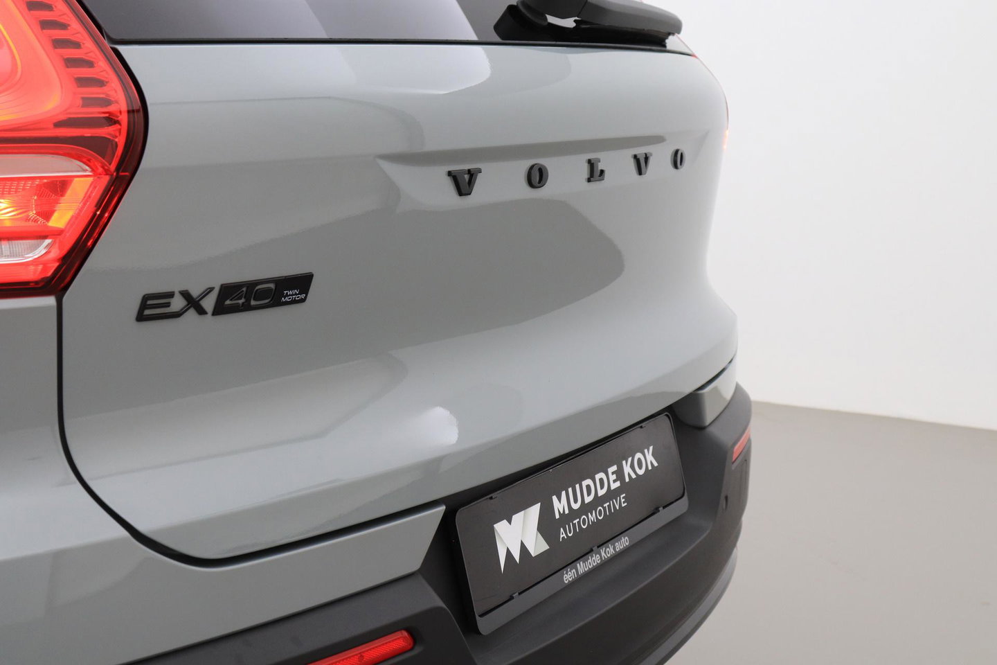 Volvo EX40 Twin Motor Plus Black Edition 82 kWh | ACC | Panoramadak | 360° Camera | Harman/Kardon | Stoel+Stuurverwarming | 20 Inch