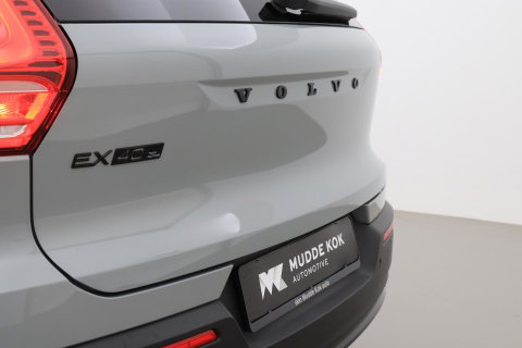 Volvo EX40 Twin Motor Plus Black Edition 82 kWh | ACC | Panoramadak | 360° Camera | Harman/Kardon | Stoel+Stuurverwarming | 20 Inch