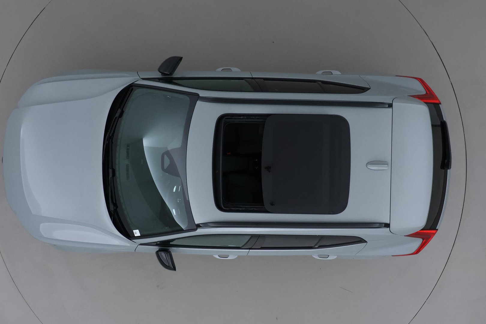 Volvo EX40 Twin Motor Plus Black Edition 82 kWh | ACC | Panoramadak | 360° Camera | Harman/Kardon | Stoel+Stuurverwarming | 20 Inch