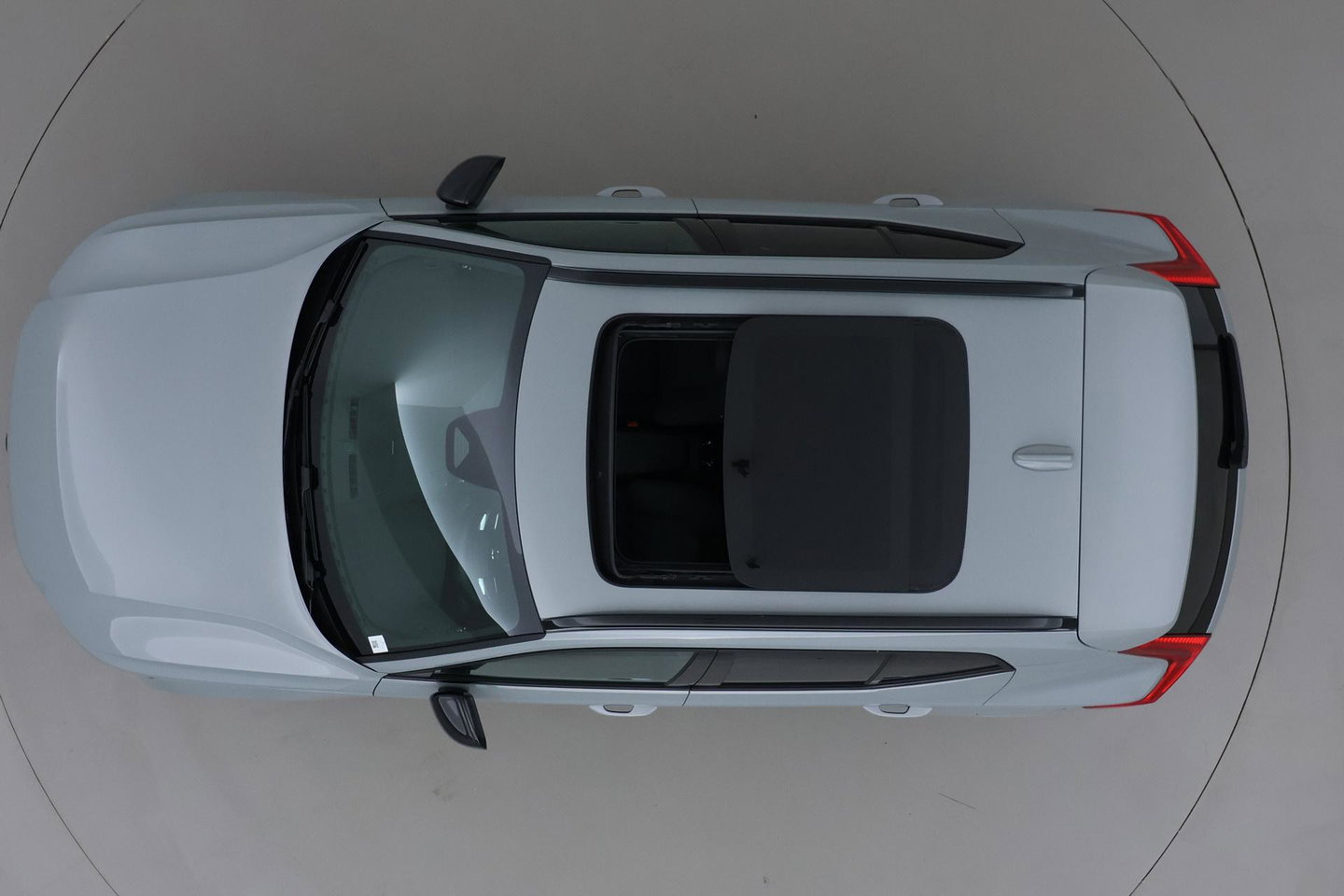 Volvo EX40 Twin Motor Plus Black Edition 82 kWh | ACC | Panoramadak | 360° Camera | Harman/Kardon | Stoel+Stuurverwarming | 20 Inch