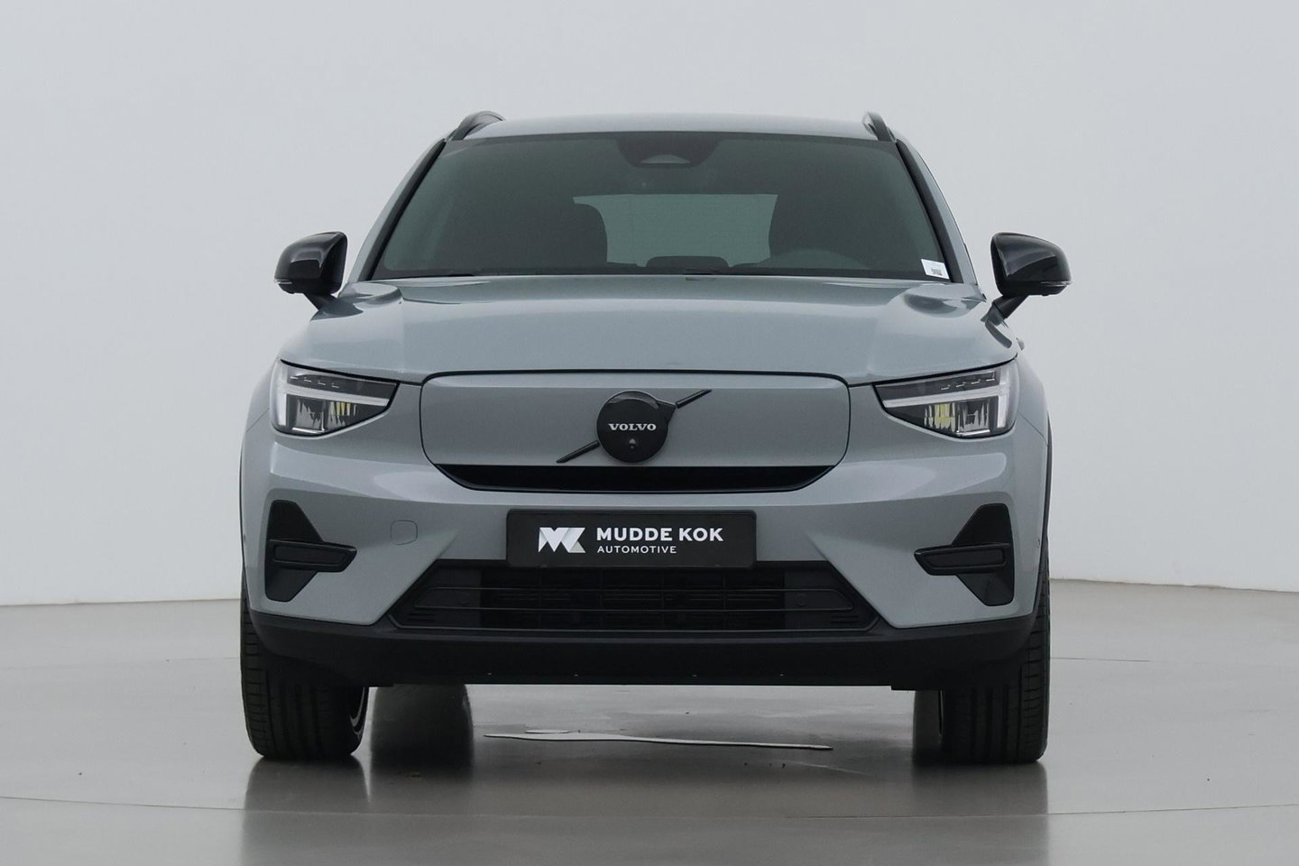Volvo EX40 Twin Motor Plus Black Edition 82 kWh | 409 PK! | AWD | 360° Camera | Harman/Kardon | Stoel+Stuurverwarming | ACC